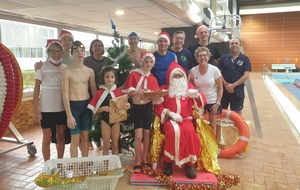 LE PÈRE NOEL CHEZ  LES BÉBÉS NAGEURS