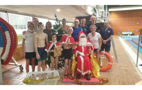 LE PÈRE NOEL CHEZ  LES BÉBÉS NAGEURS